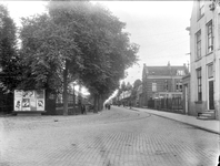 41808 Gezicht in de Croeselaan te Utrecht vanaf de hoek met de Leidseweg; rechts de bierbrouwerij De Krans (Croeselaan 1).